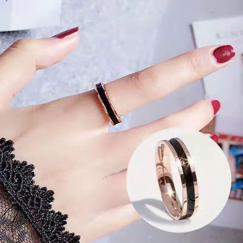 Cincin Titanium Warna Hitam Putih Gaya Korea Untuk Pasangan - Titanium Accessories Couple Ring