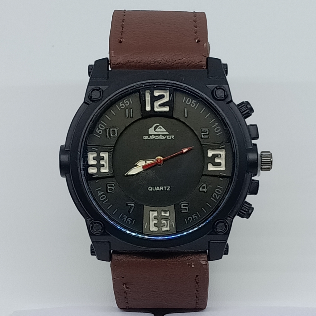 Jam Tangan Pria Fashion Sporty Strap Kulit Quiksilver Analog Polos