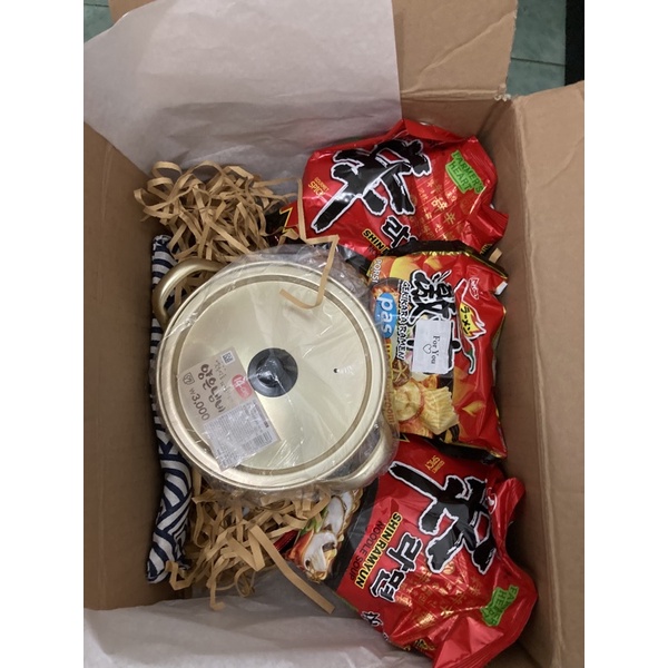 

gift set / kado set anniversary wedding tunangan pernikahan engagement panci ramyun korea