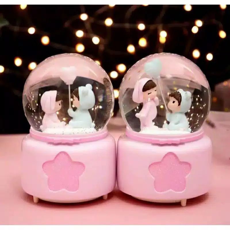 Kotak musik couple lampu warna warni bola salju snowball bola kristal musik hadiah ultah romantis