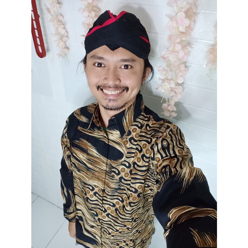 PRAJA ABSTRAK SERI KEMEJA BAJU BATIK PRIA SOLO LENGAN PANJANG FULL FURING KATUN HALUS ATASAN BATIK PREMIUM MODERN ANJANI PERWIRA MAHESA ASTAGUNA UTUNGGA ARIESWARA KANAYA GINANDRA SUKET SEGORO KENCONO UNGU DEWAWANGSA NAVY DEWA WANGSA UNGU MARTOWIRO UKAIL