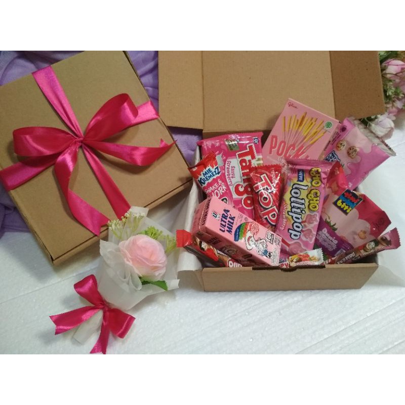 

snack box hampers gift kado valentine sweet pink snack
