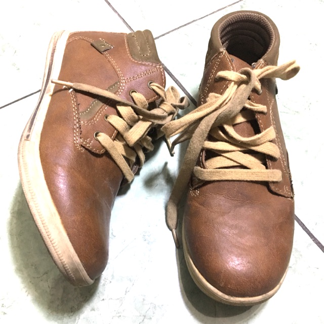 Preloved Sepatu Anak American Eagle produk Payless