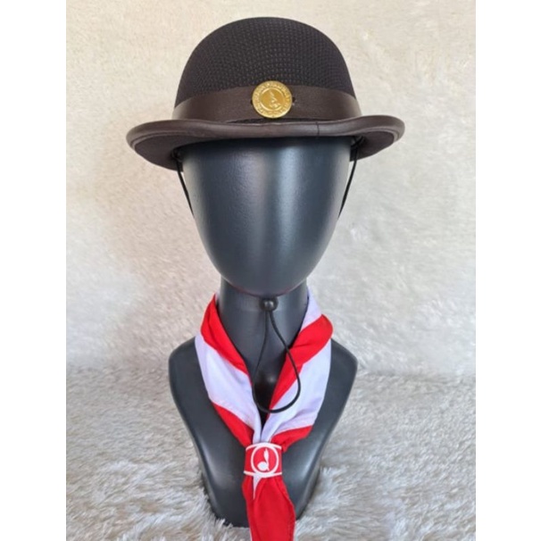 Topi Boni  Laken Emblem Emas