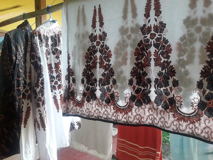 Batik Solo Pria Dewasa Sarung Setelan Baju Koko Kembang Gunungan Putih