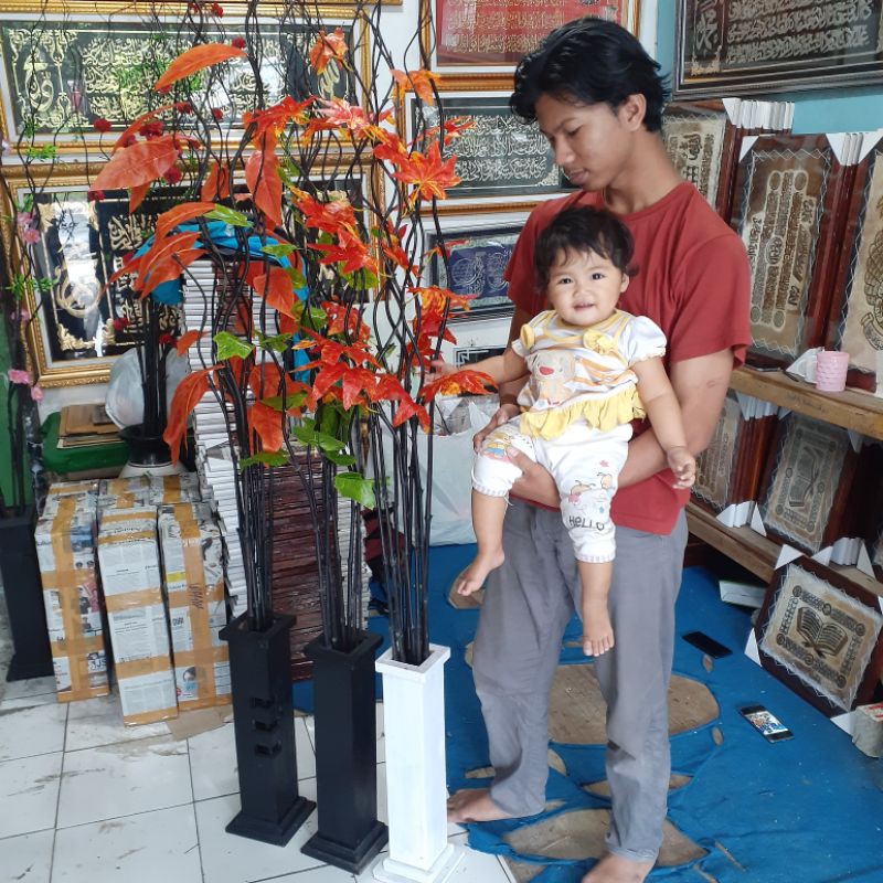 Bunga Hias Bambu Ulir 1Paket Berisi 1 Vas Dan10 Tangkai Bunga