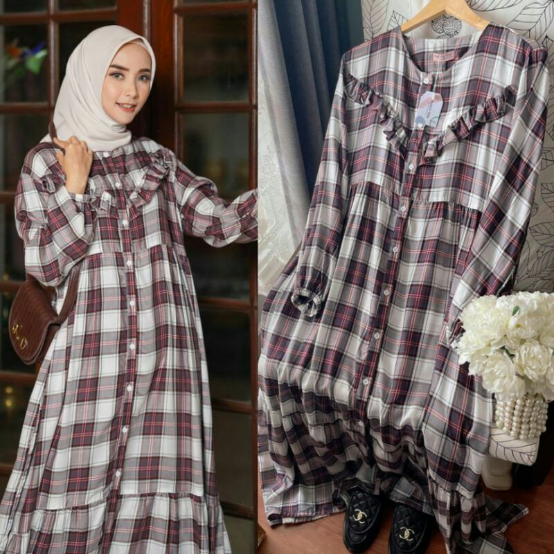 Hayya plaid oxford by haideeorlin