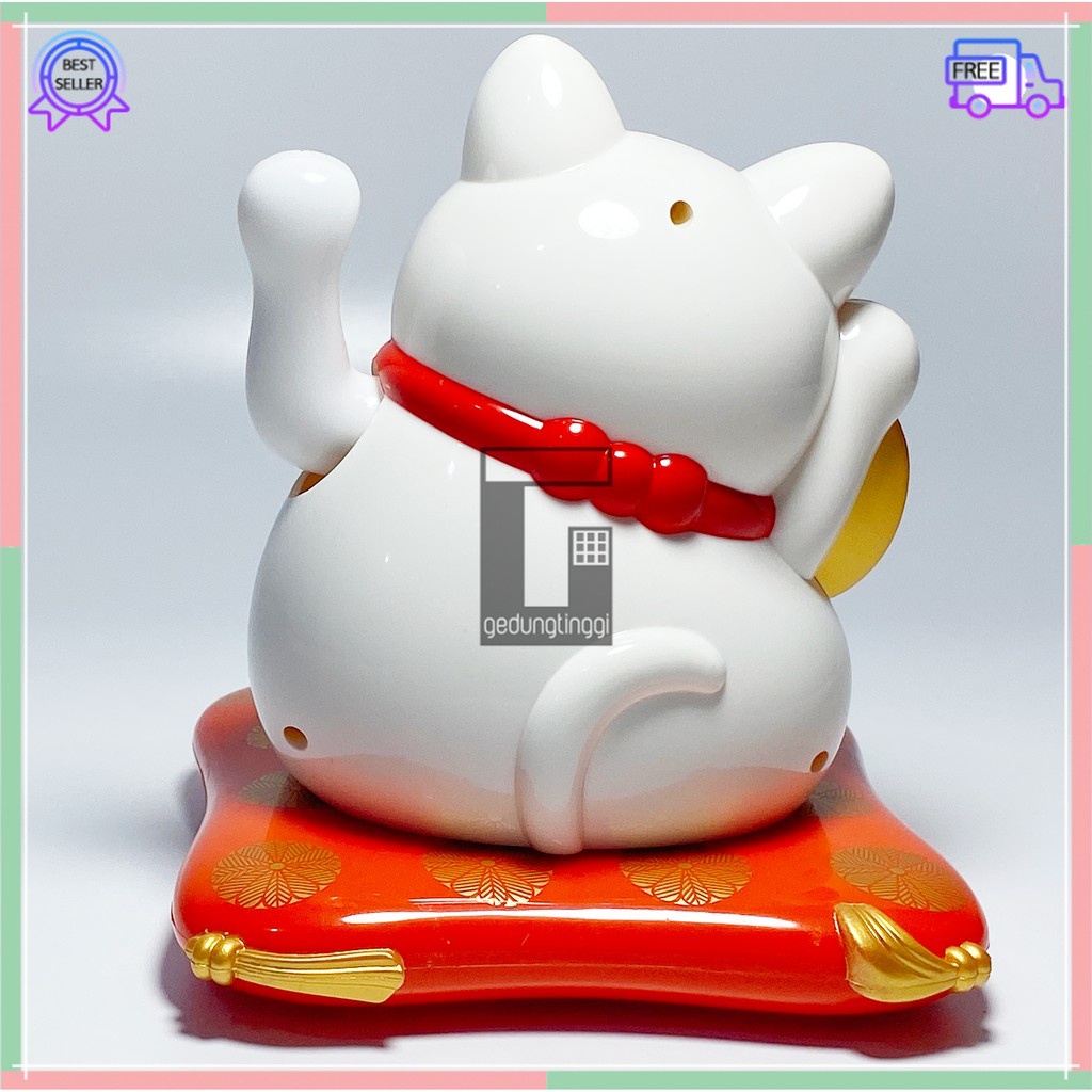 Hiasan Pajangan Patung Kucing Hoki Lucky Cat Maneki Neko Maneko Neki Keberuntungan Rejeki Rezeki Tangan Goyang Gerak China Cina Jepang Solar Non Baterai Batre Batrai Listrik Meja Toko Kasir Dashboard Mobil Size Ukuran Besar Big Medium Sedang Small Kecil