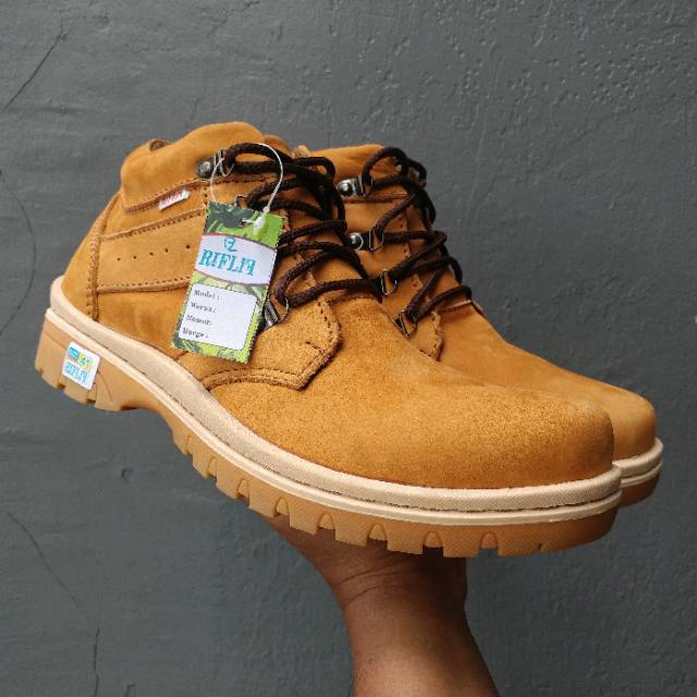 Sepatu Boots Pria Kulit Asli jenis Kulit Nubuck atau Kulit Balik Original Kode RLB.13