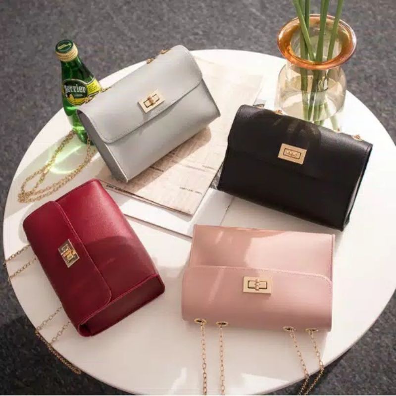 Tas selempang wanita persegi