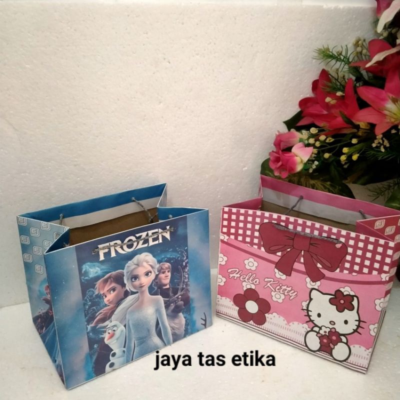 tas kertas /paperbag bento karakter/tas ulang tahun