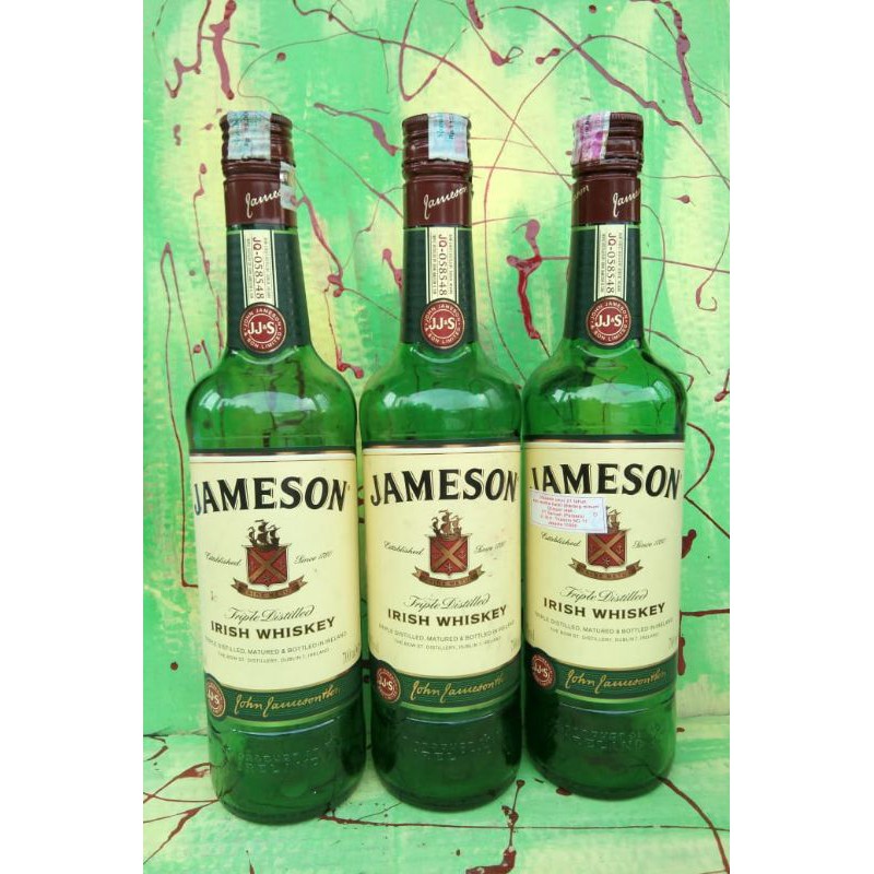 botol bekas minuman keras jameson