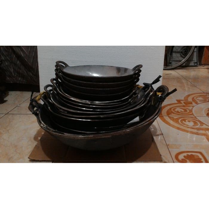 Siyem Wajan Penggorengan Besi Cor Cekung Tebal No.10 Diameter 24 cm