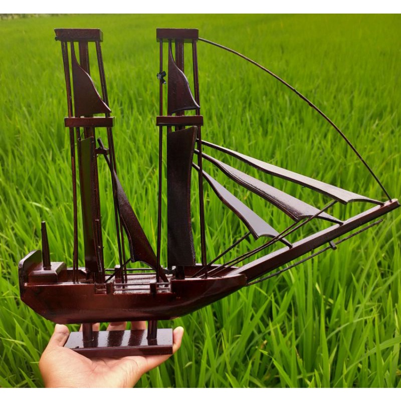 MINIATUR KAPAL PINISI KAYU UKURAN BESAR - PAJANGAN
