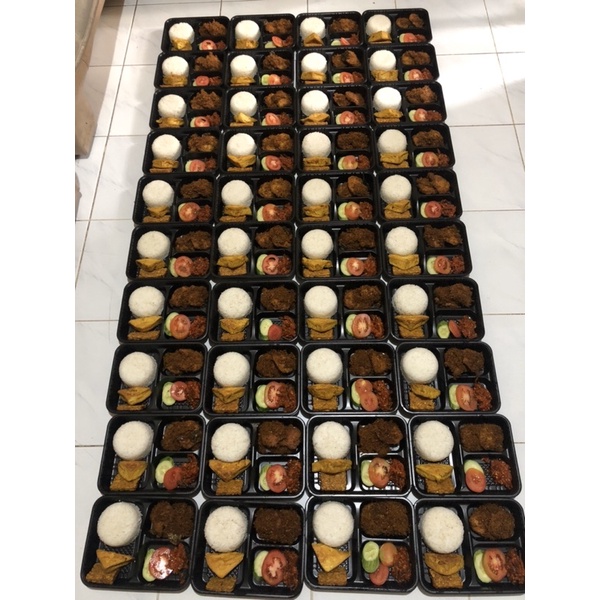 

Nasi Box Nasi kuning Nasi uduk Nasi ayam bakar Nasi ikan bakar Nasi campur Nasi gohyong Nasi vegetarian box Nasi box vegan Nasi box enak vege vegan