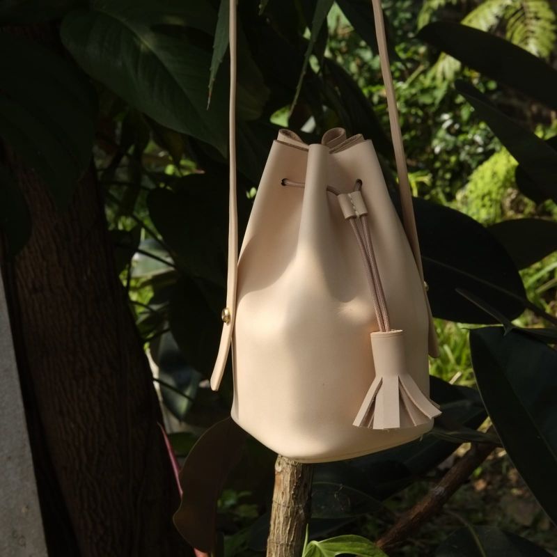 Mini Bucket Leather Bag / Sling Bag Kecil/ Tas Kulit Asli Handmade Premium/ Tas wanita muat HP dompe