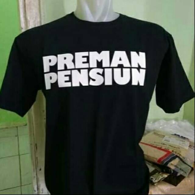 Kaos preman pensiun
