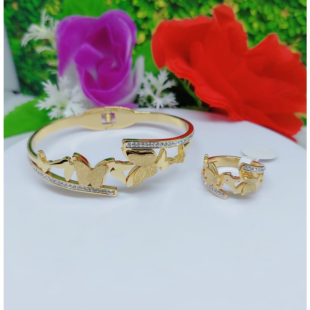 Set titanium perhiasan gelang dan cincin wanita