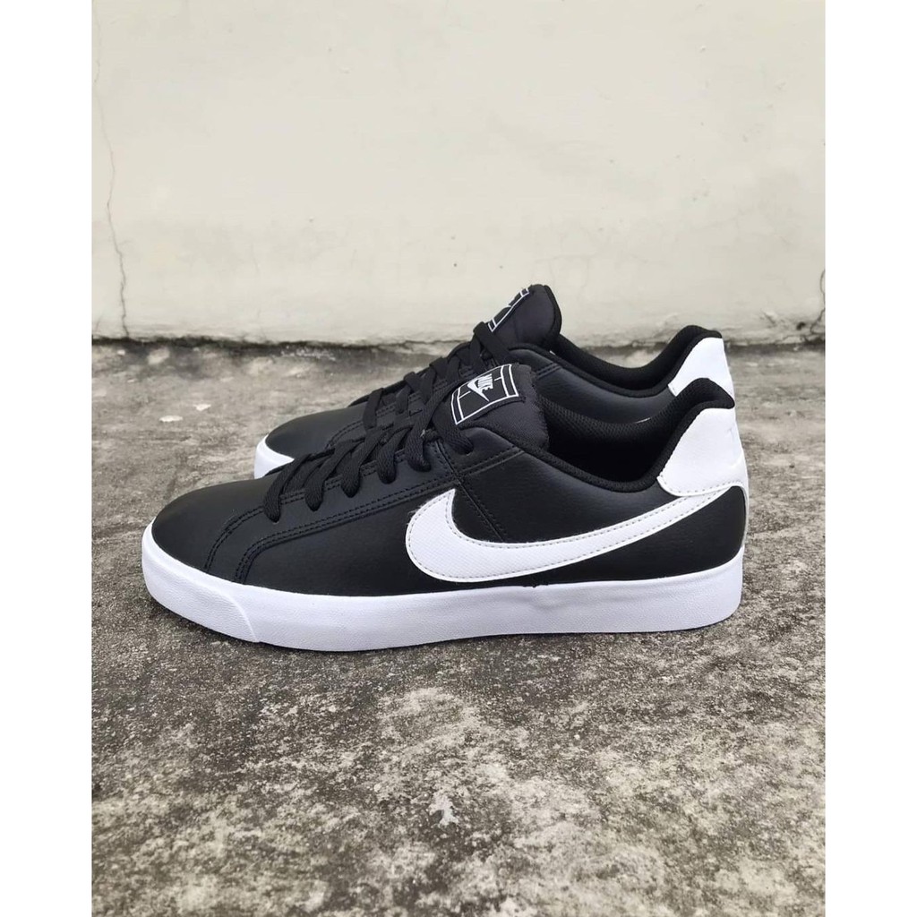 NIKE COURT ROYALE LEATHER - BLACK/WHITE