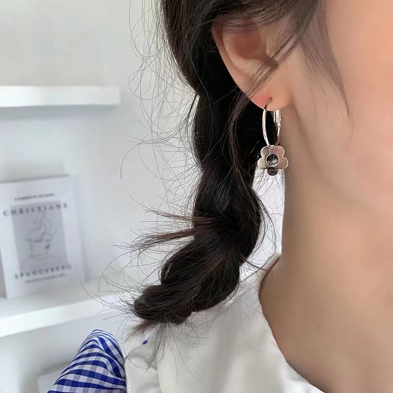 Anting Tusuk Motif Bunga Kecil simple Untuk Wanita