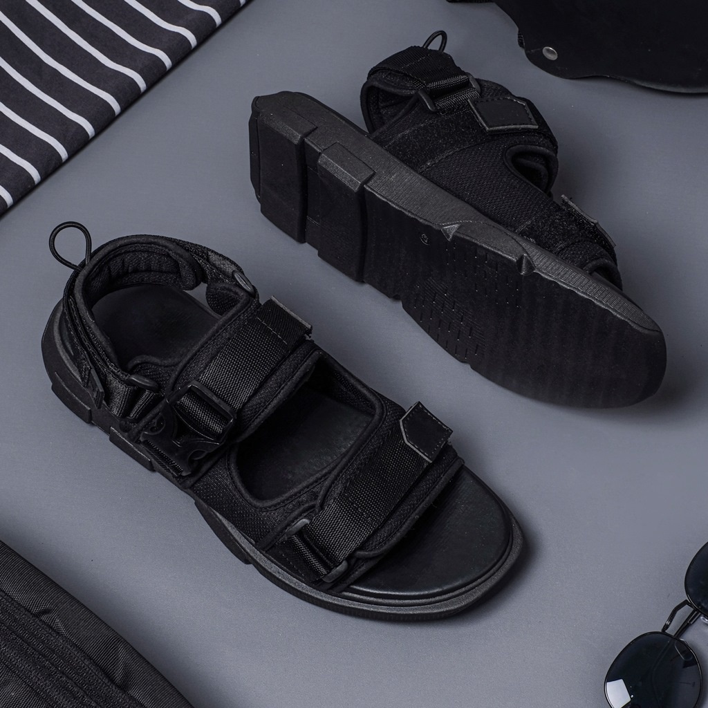 KIND FULL BLACK ORIGINAL x REYL MAN Sandal Casual Hitam Pria Sendal Gunung Kasual Jalan Santai Harian Main Hangout Lebaran Fashion Distro Traveling Outdoor Premium Travelling Footwear Tali 2 Strap Big Size Jumbo Ukuran Besar 44 45 Keren Terbaru Branded