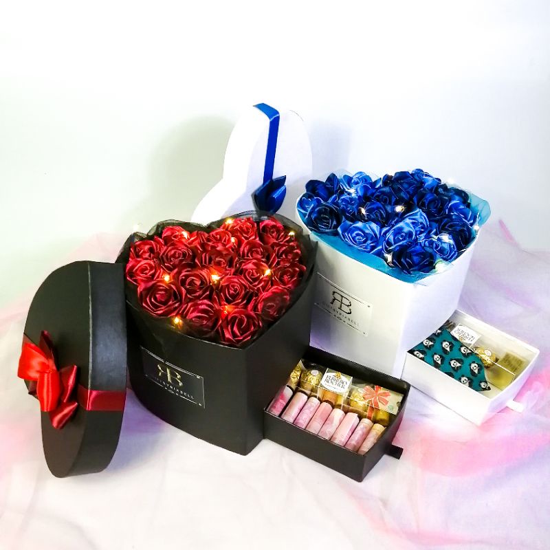 

RB Heart Signature Box (Kado Romantis, Bunga Mawar Artifisial, Kado Anniversary Unik, Couple, Love)