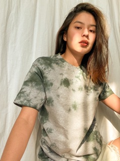 Kaos Tie dye color base with Cloudy 4 pilihan warna Kaos Tie dye color base with Cloudy 4 pilihan warna