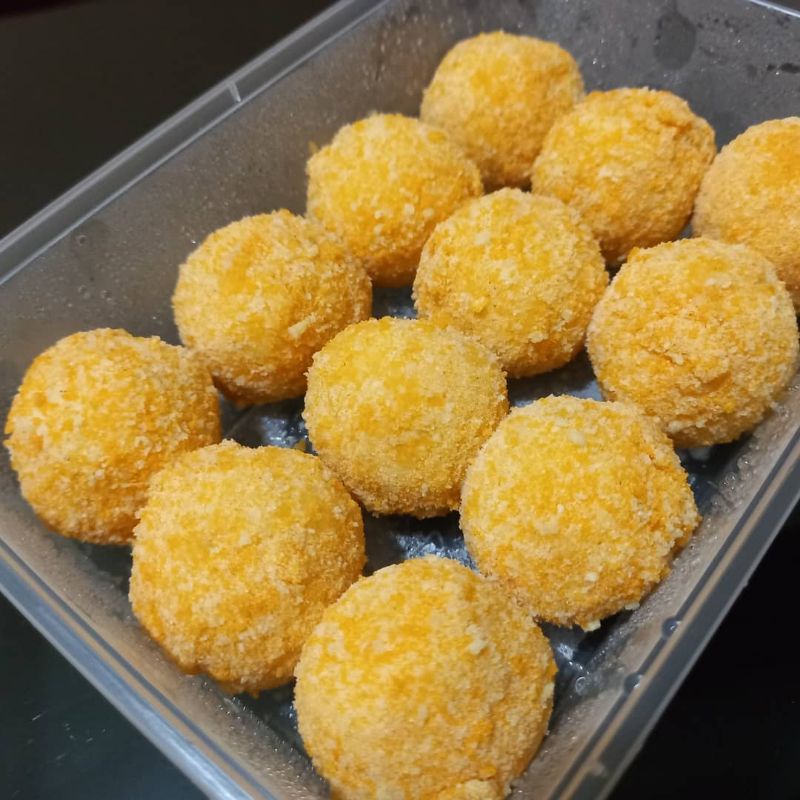 Potato Mozarella Cheese Ball