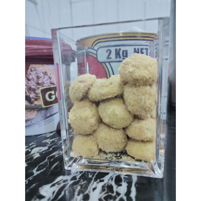 

kue kering pecah di lidah