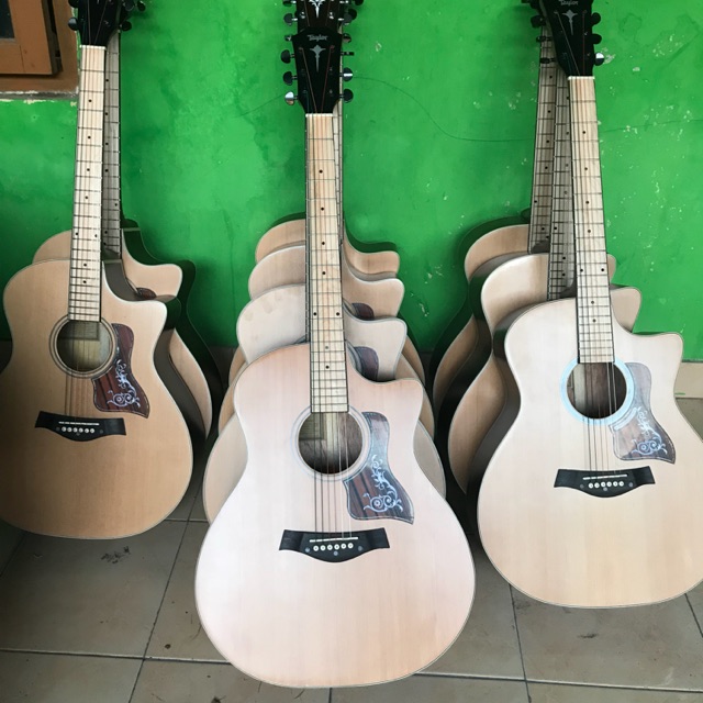 Gitar akustik Taylor