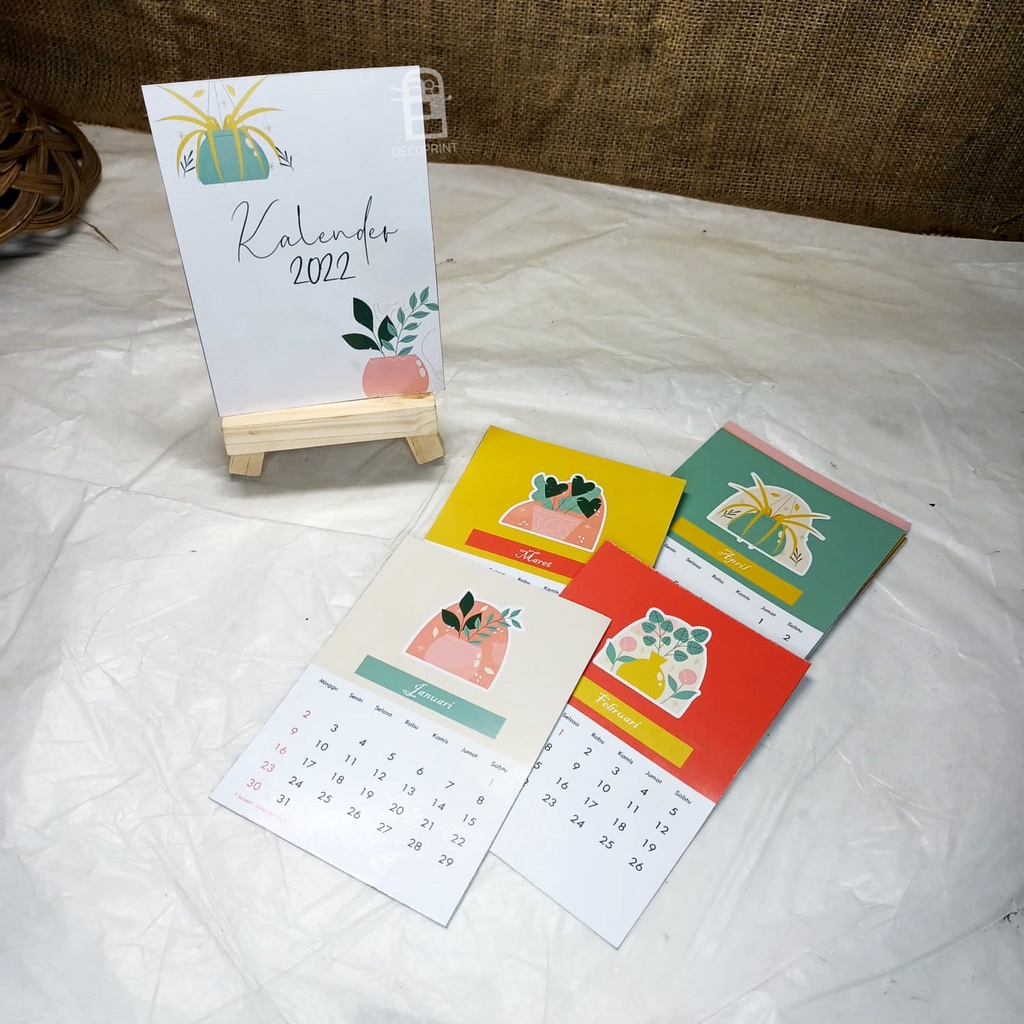 

KALENDER MEJA AESTHETIC 2022 BERIKUT STAND KAYU KALENDER MEJA 2022 AESTHETIC PLUS STAND KAYU MINI 12x10.5 Cm