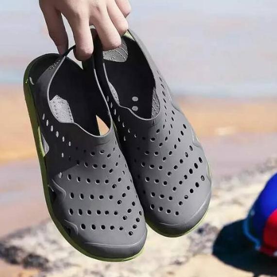 crocs men's swiftwater clog