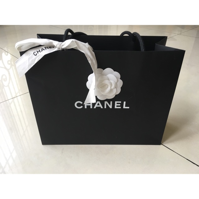 

Chanel Authentic Paper Shopping Bag size M