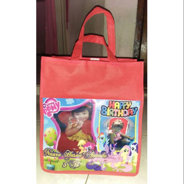 

spunbond bag // souvenir ultah