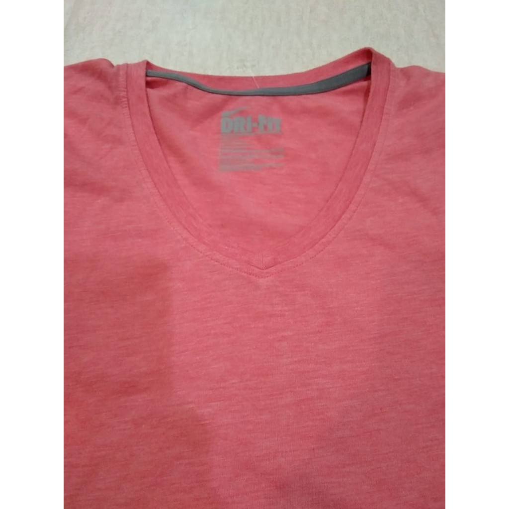 KAOS WANITA NIKE DRI- FIT ORIGINAL PRELOVED WARNA SALEM SIZE L