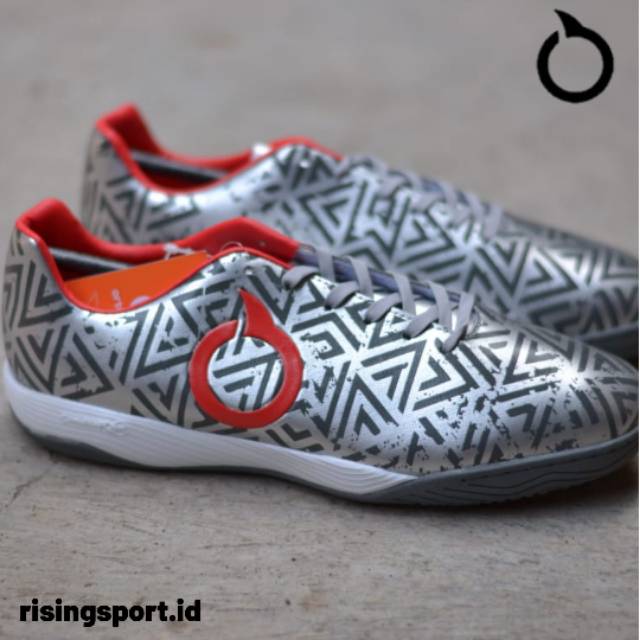 SEPATU FUTSAL ORTUS JOGOSALA SHOCKWAVE SILVER BLACK WHITE