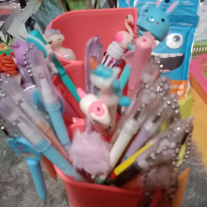 

perlengkapan sekolah