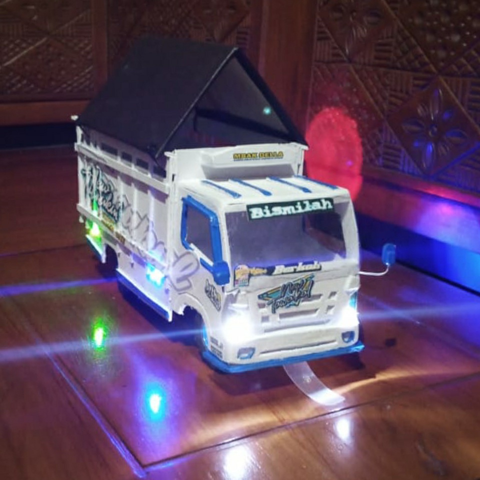 Truk Oleng full lampu Miniatur Truk Oleng Tawakal 5 Truck Oleng Kayu
