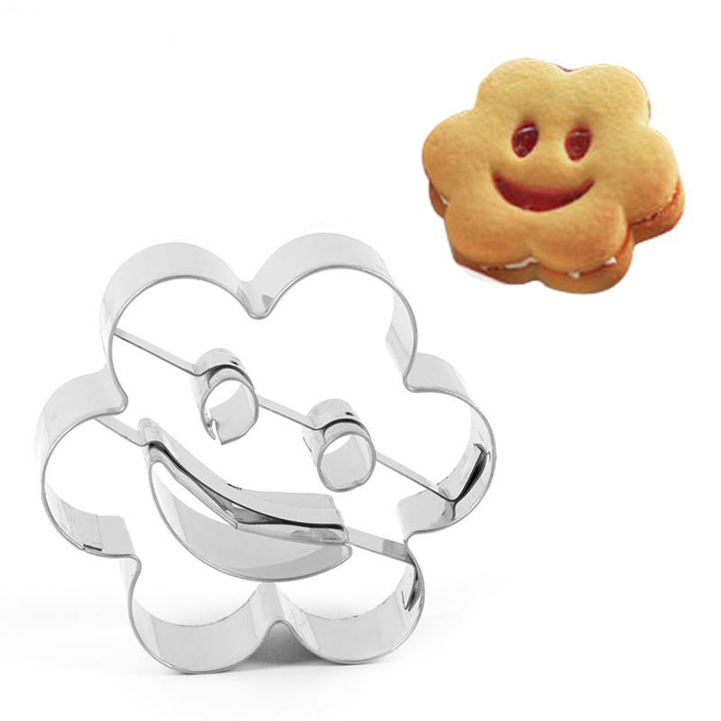 4pcs / set Cetakan Pemotong Kue / Biskuit / Cookies Mini Bentuk Emoji Smiley Face Bahan Stainless Steel