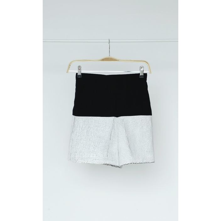 NATALIA KIANTORO BW SHORT PANTS