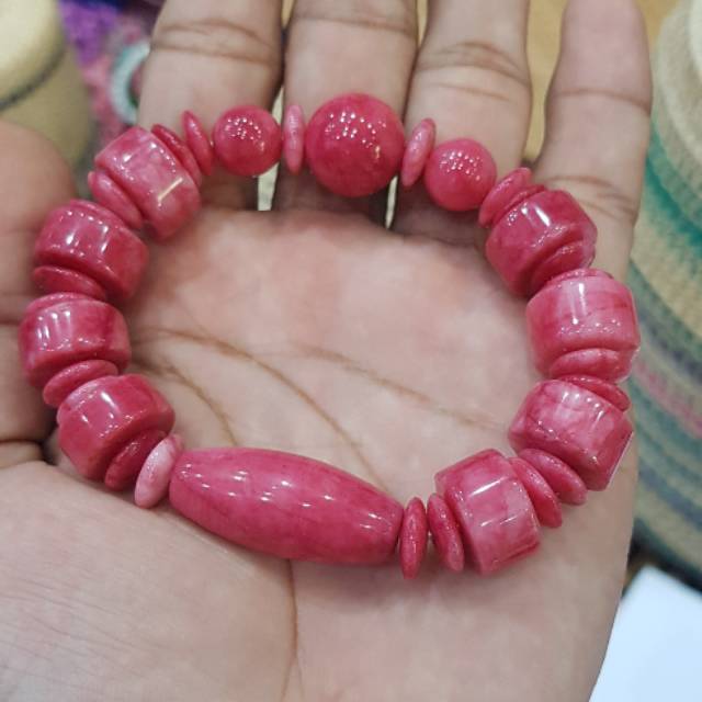 Gelang Giok Asli Warna Pink Kemerahan