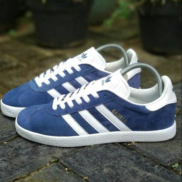 Sepatu casual ADIDAS GAZELLE BLUE STRIP WHITE