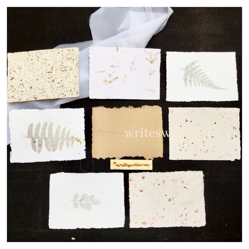 

(writeswithirin) Kertas Daur Ulang Organik Persegi Panjang A5 Flora Natural Handmade