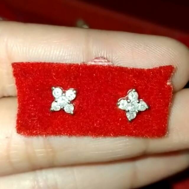 Anting bunga berlian asli