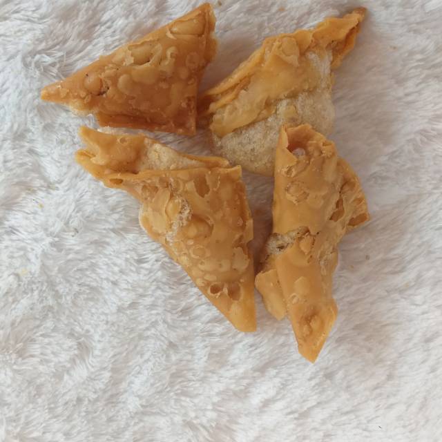 

Siomay segitiga isi 9 pcs