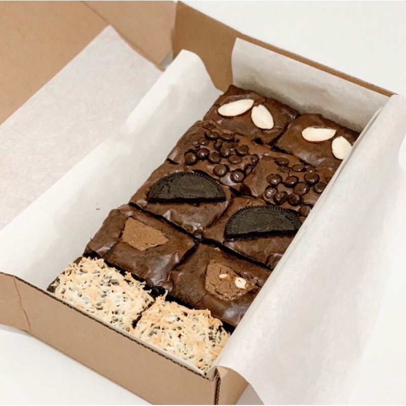 

Fudgy Brownies by Uthie Bakery | Mix Topping size Medium