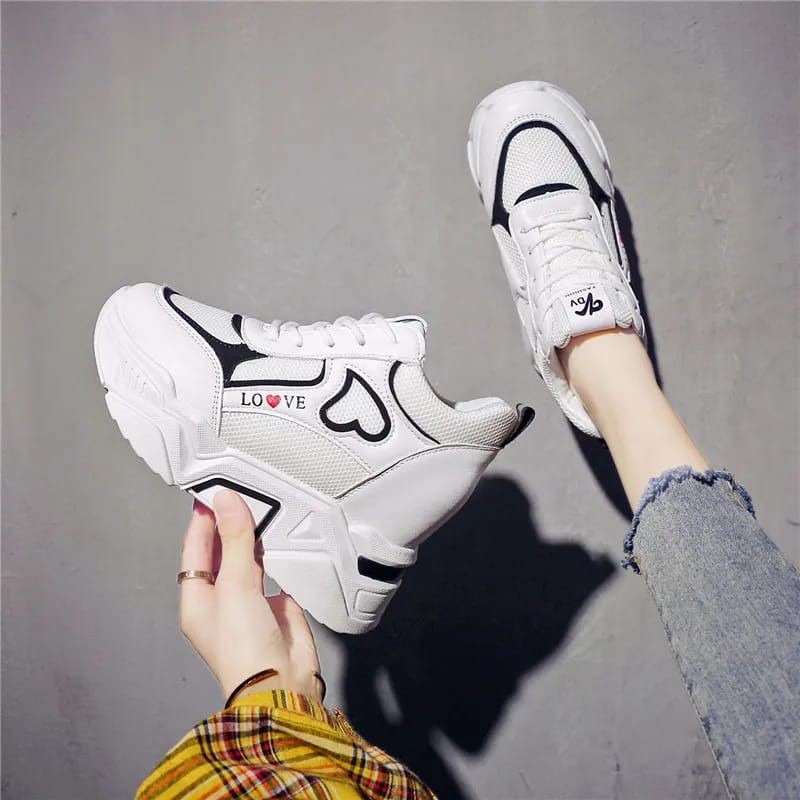 Sepatu Sneakers Wanita LOVE Premium