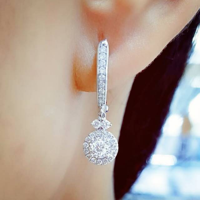 Anting wanita model solitaire iluution series rangka emas putih