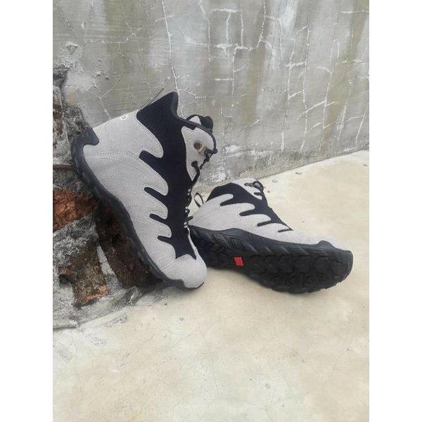 Sepatu Tracking karimor