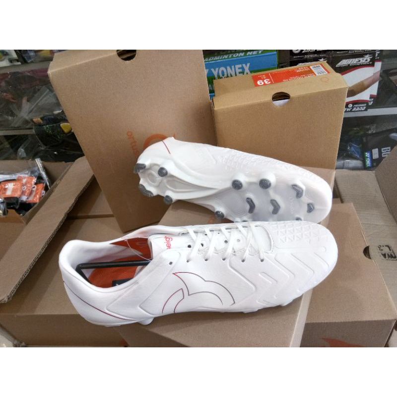 ortuseight orochi FG white